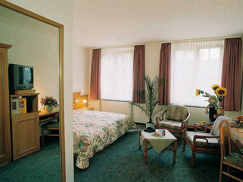 Land- Und Golfhotel Alte Fliegerschule Eisenach Exterior photo